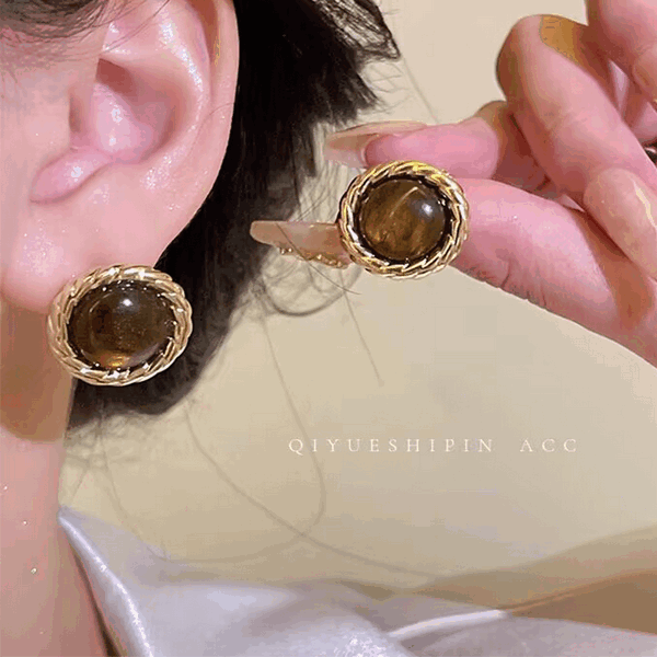 Round Shape Stud Earrings